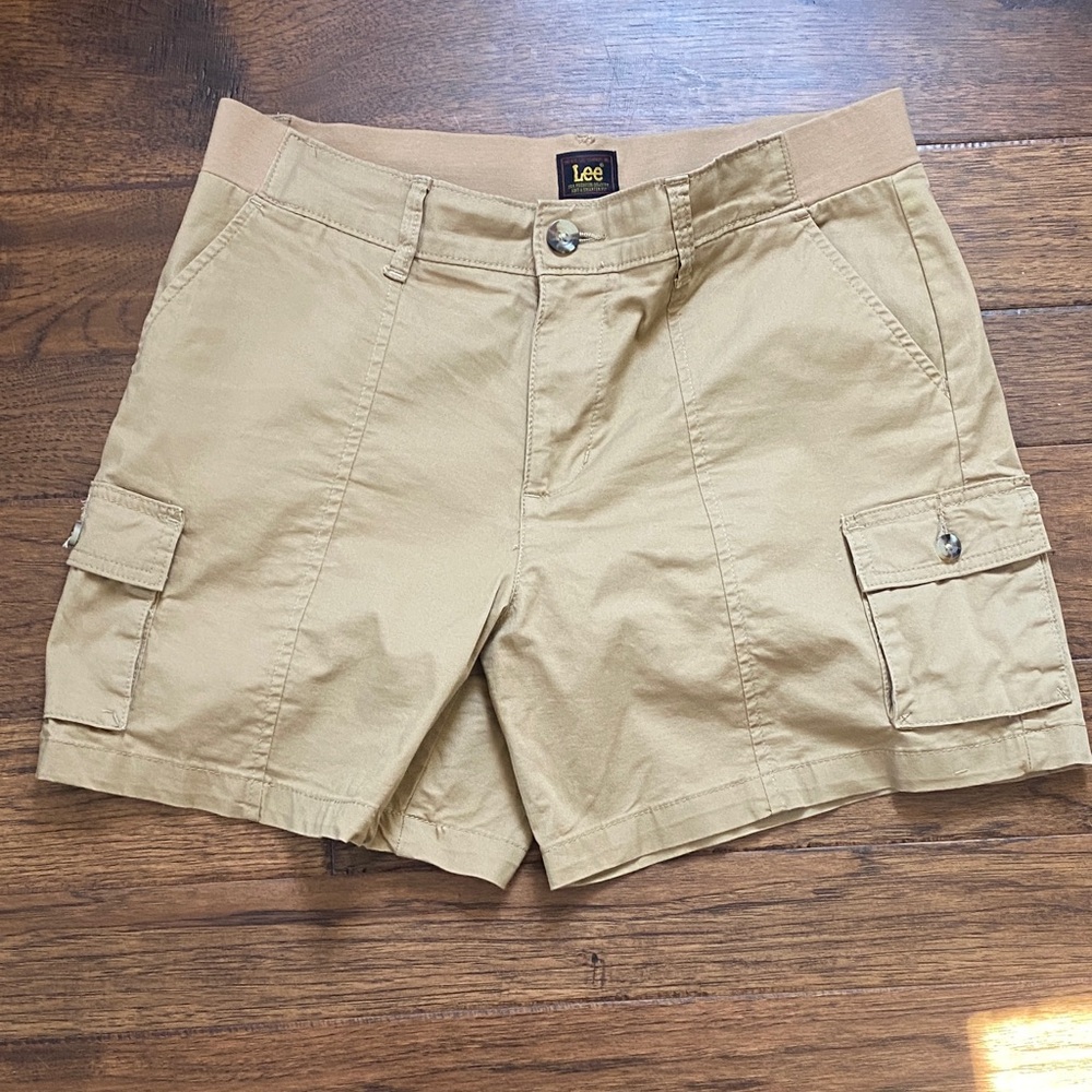 Lee women’s Khaki Cargo Shorts